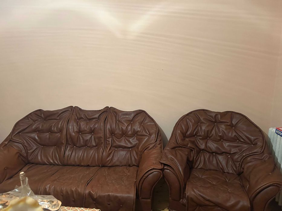 Vand canapea extensibila cu 2 fotolii model deosebit