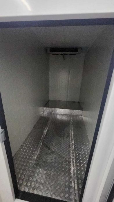 Hala cu frigider industrial și Teren de Închiriat