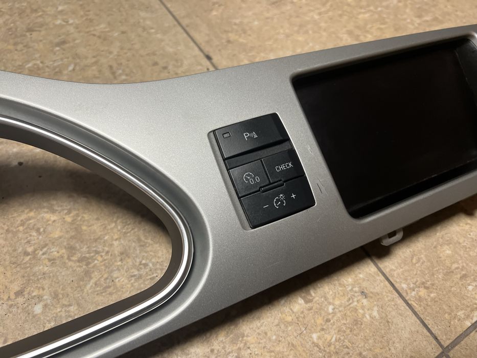 Навигация и рамка за километраж за Audi Q7