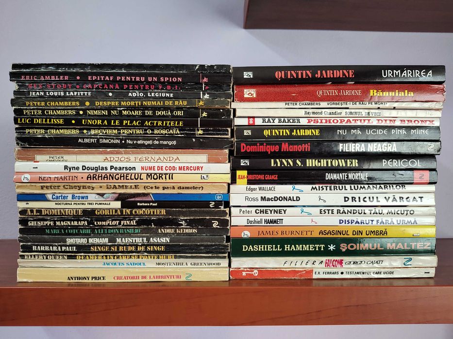 Set romane politiste, 40 buc, anii ’90