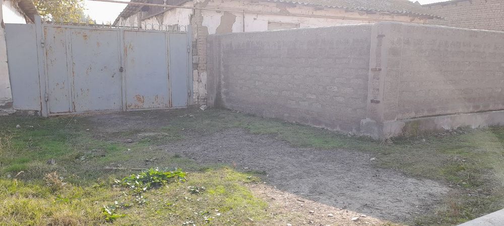 Ховли сотилади эскирок уйи гаражи бн