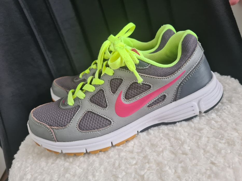 Дамски маратонки NIKE 38