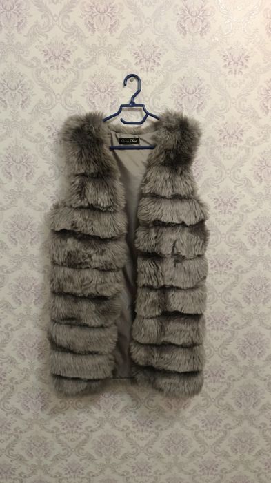 Жилетка новая продам