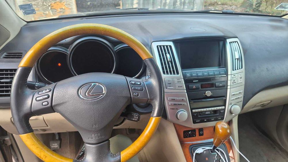 Продавам джип Lexus RX400H