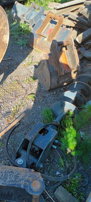 Miniexcavator komatsu braț lung 4 cupe+freza burghii
