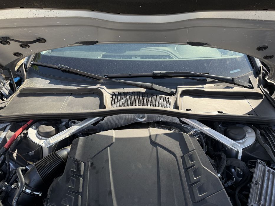 Grilă ștergătoare parbriz Audi A4 B9