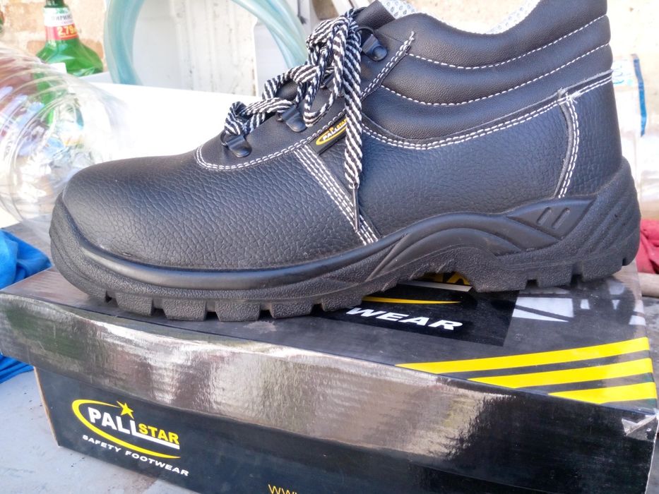 Нови работни обувки