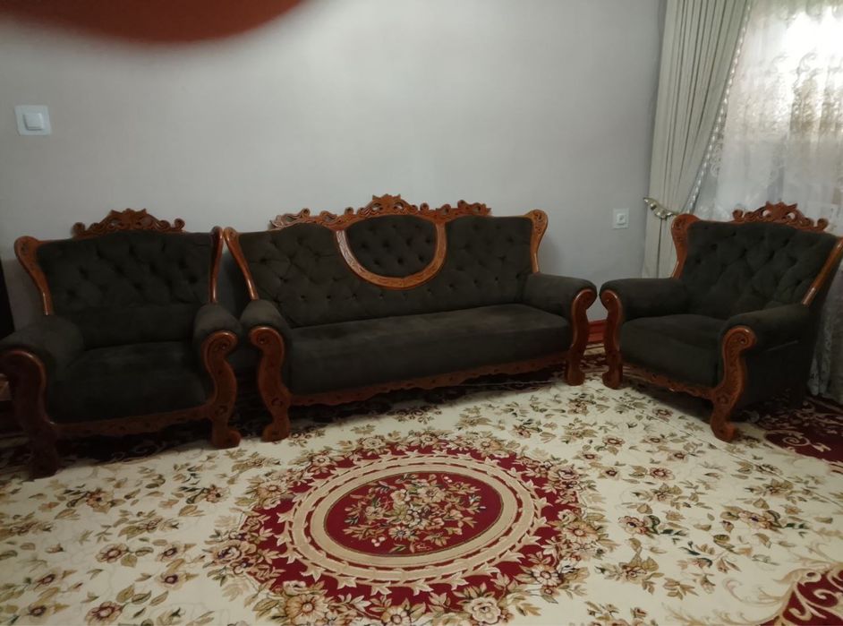 Диван лдя гостиной продается