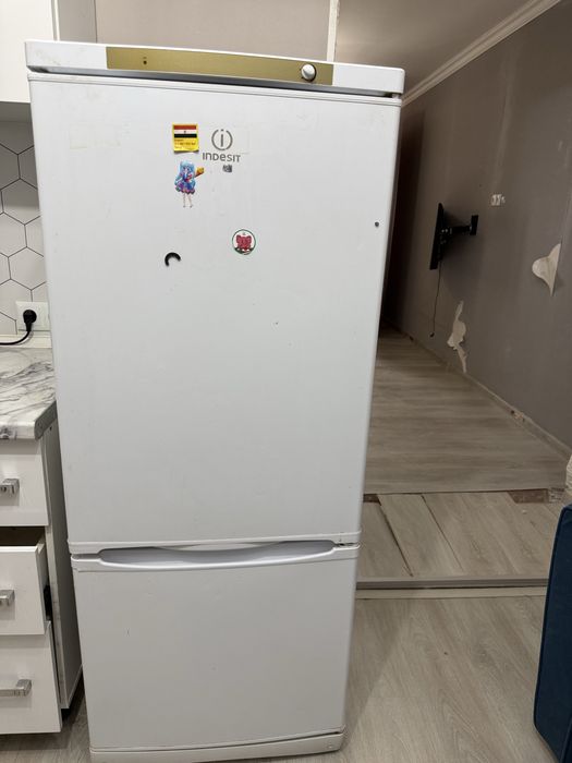 Холодильник Indesit рабочий