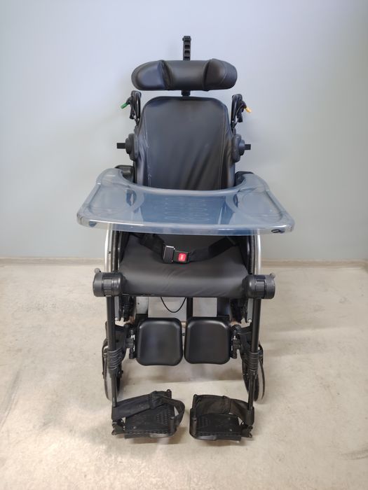 Carucior pliabil/fotoliu rulant pentru persoane cu dizabilitati.145