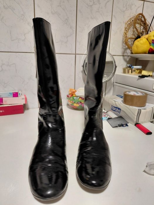 Cizme de lac , pt toamna ,masura 38, fermoar pe spate , Exclusif Paris , stare foarte buna