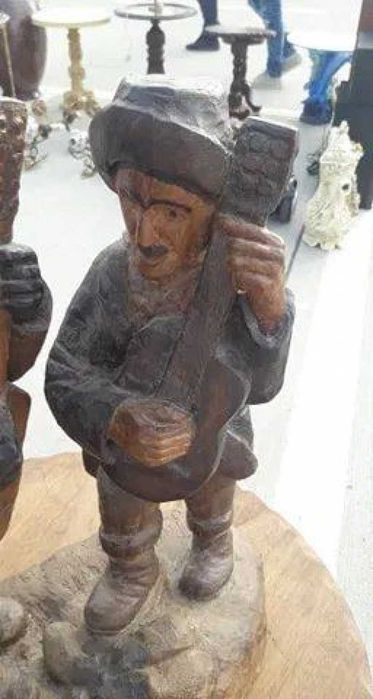 Statuie din lemn sculptat din esenta tare