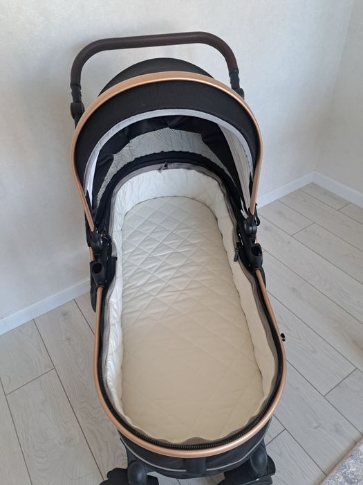 Продаю коляску новую 2в1