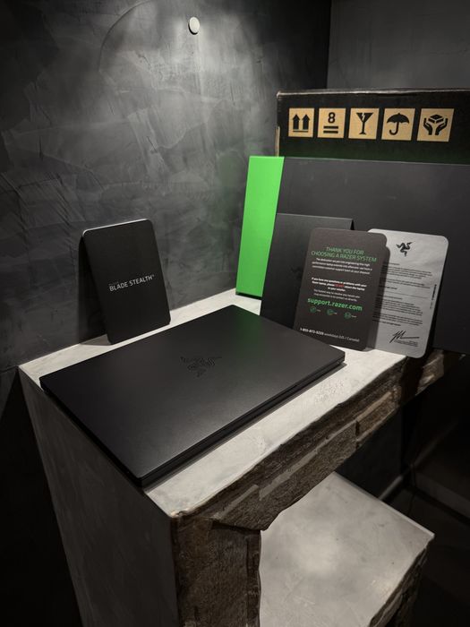 КАТО ЧИСТО НОВ Razer Blade Stealth 13 | 2 TB SSD | 16 RAM