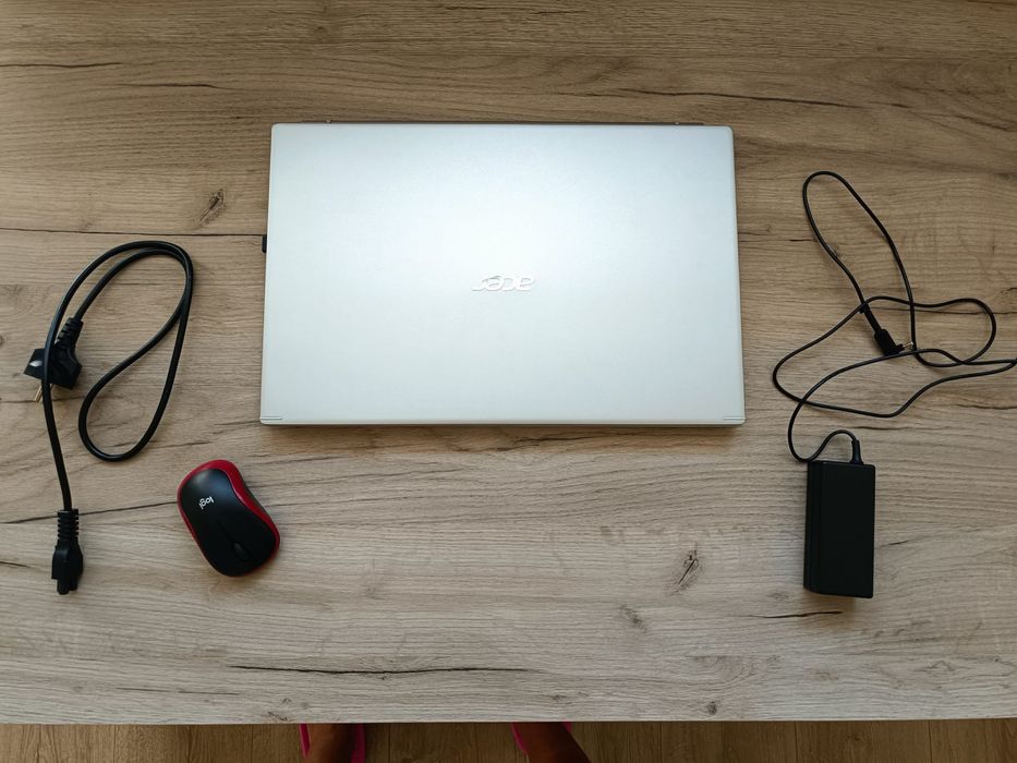 Acer Aspire 5 (A517-52G) в цвят Silver (сребрист).