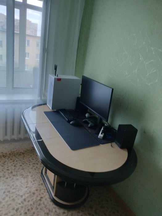 Стол обеденный большой