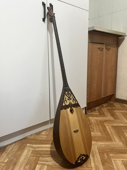 Домбыра сатылады, керемет сапада.