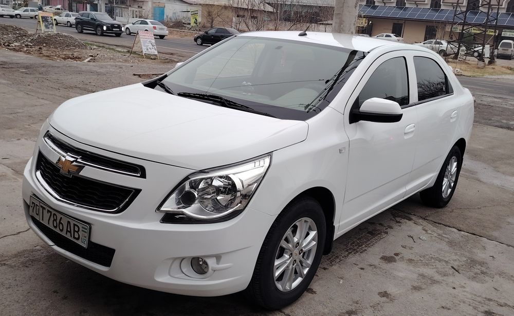 Автомобиль кобальт