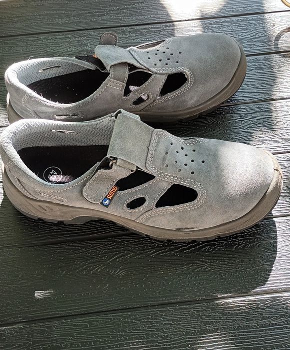 Сиви работни обувки от естествен велур