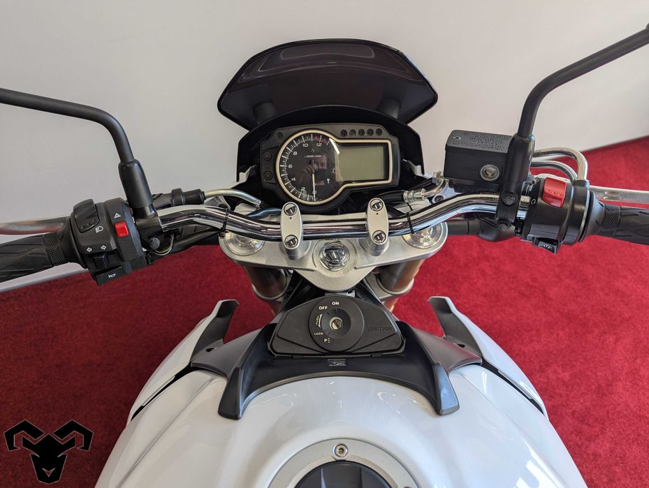 Suzuki GSR 750 ABS | CAPRA Motors