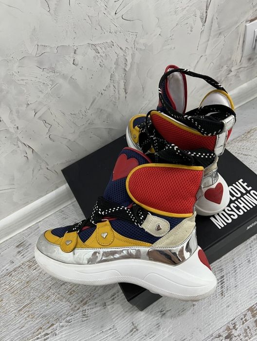 Love Moschino сникърси ,Balenciaga ботш