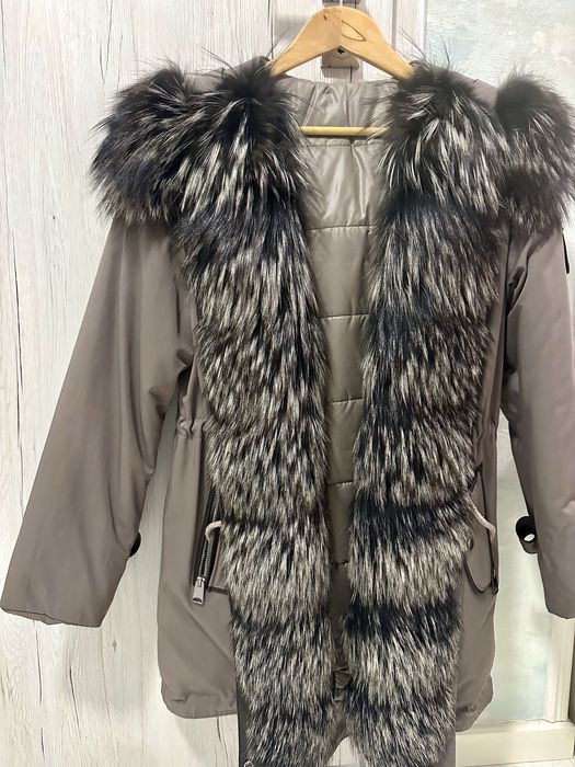 Geacă parka cu blană naturală de vulpe argintie