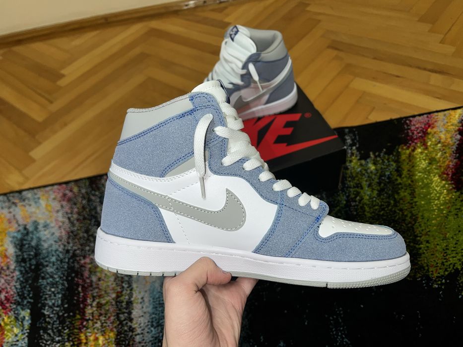Jordan 1 Retro High OG Hyper Royal