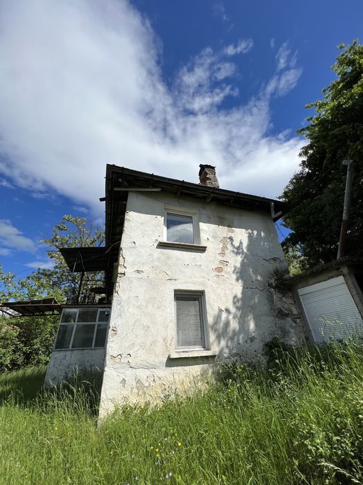 Двуетажна къща - с. Бял извор, общ. Ардино