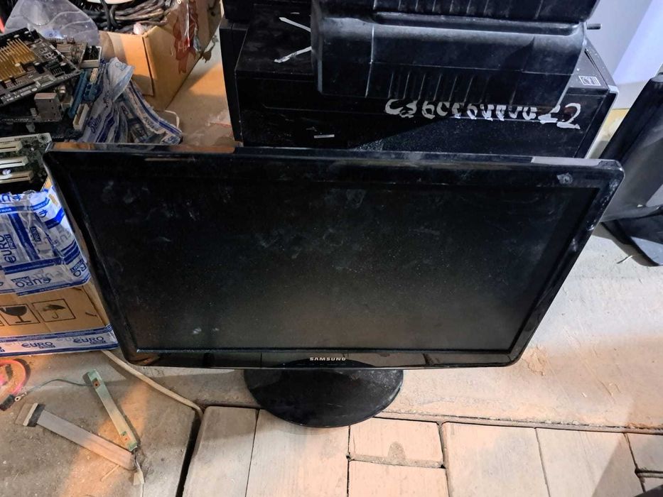 Продам мониторы от 19" без кабеля