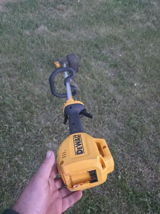 Продам триммер Dewalt
