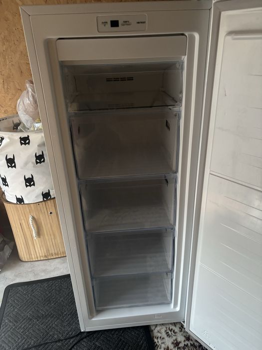 Продам морозильную камеру