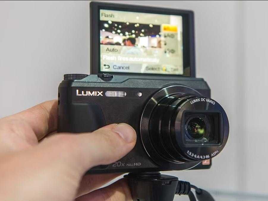 Panasonic Lumix DMC TZ55 компактен цифров фотоапарат, с въртящ се флип скрин, 20х оптичен зум, дигитална селфи камера, работи отлично!