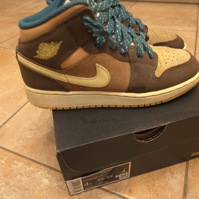 Air Jordan 1Mid SE (GS)