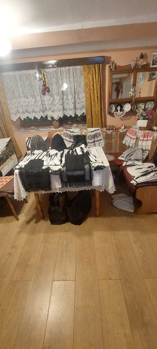 Vând costume populare femei