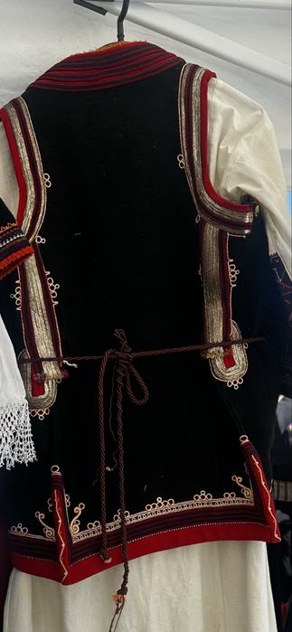 Автентична македонска носия със сърма от Кичево и Поречие