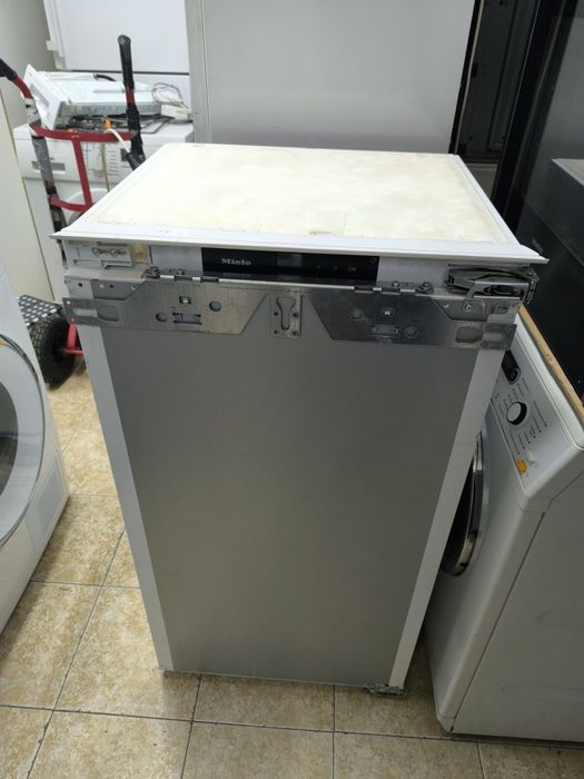 Хладилник с вътрешна камера Miele K 7234 E -