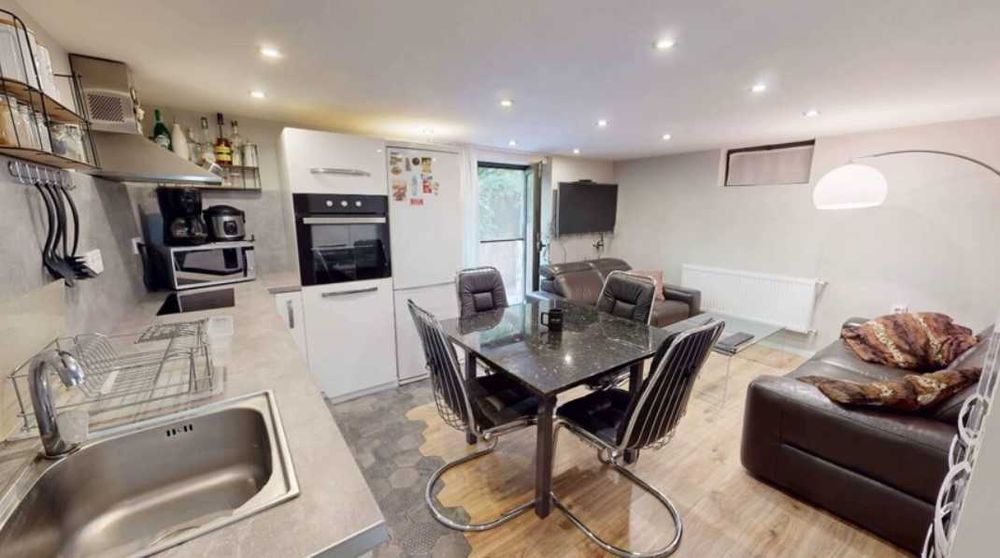 Двустаен апартамент под наем Център