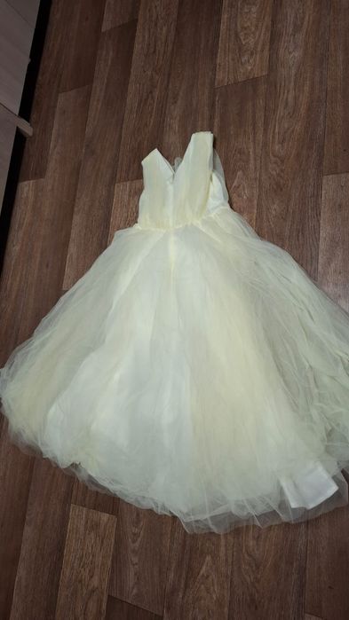 Нарядное платье для девочки Vulpes, на рост 140