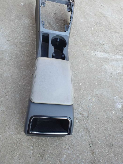 Consola cotiera Audi A4 b8 volan pe stanga