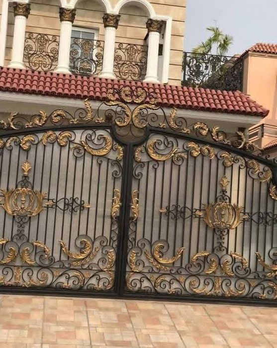 Porți și panouri de gard din fier forjat