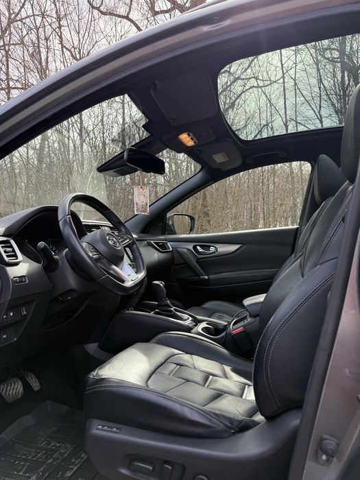 Nissan Qashqai 4x4, automat, full option , cumparat de nou.
