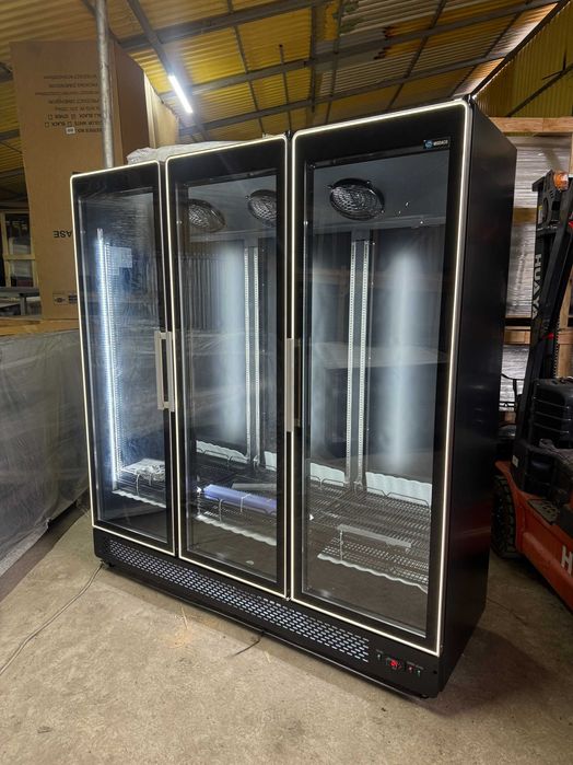 Vitrină frigorifică 3 uși Full Black 1600L