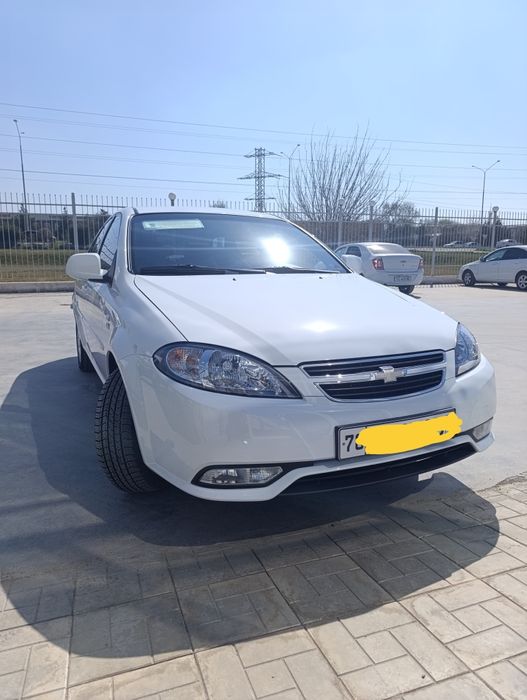 Jentra sotiladi bir qul minilgan moshin.