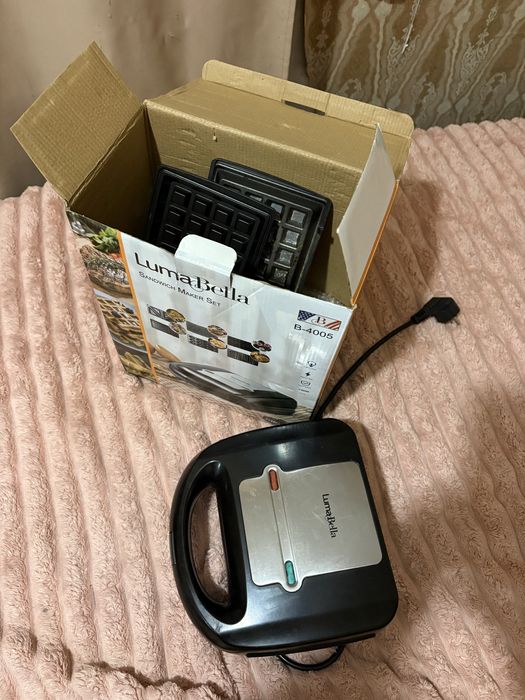 Вафельница со сменными насадками