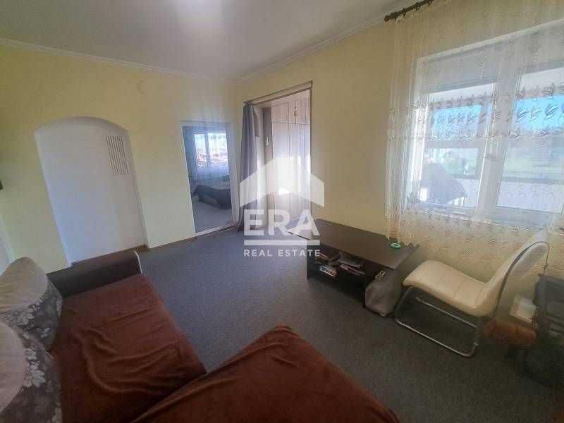 Вашият дом с голям парцел, гараж, лятна кухня и сауна.