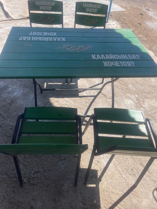 Стол со стульями