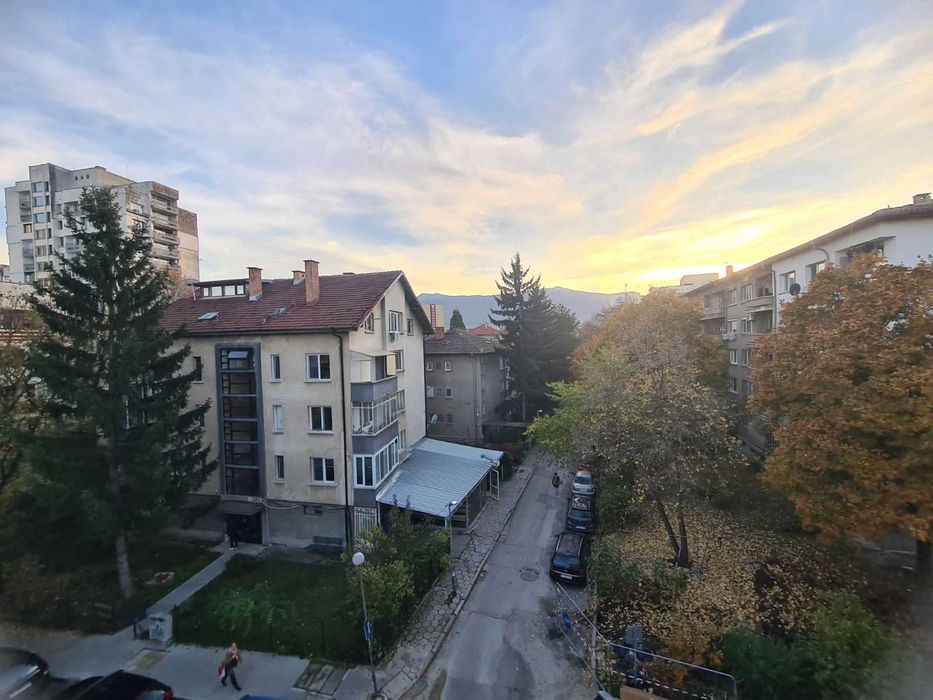 Дава се под наем Тристаен апартамент в София, Изток - 110 кв.м за 797.64 € - Снимка #9