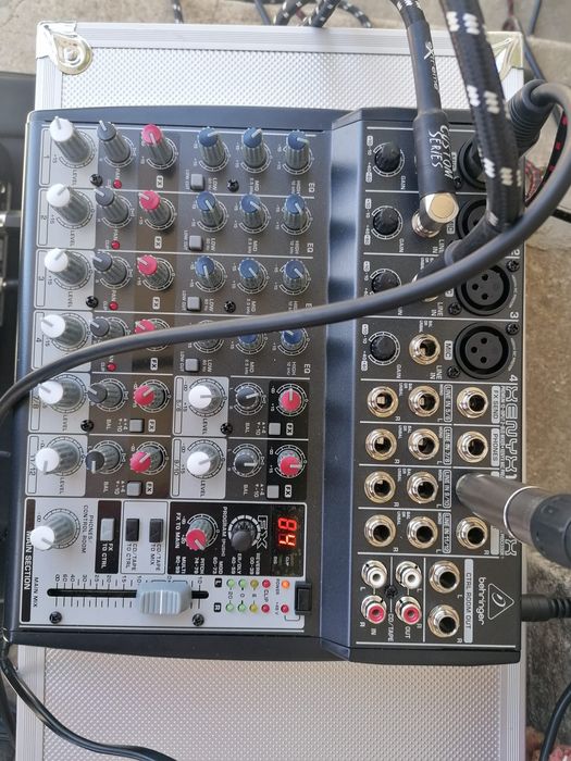 Vând boxă activa fbt jmax 112 mixer Behringer  și trepied  pentru boxă