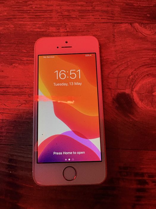 Iphone SE  като нов!