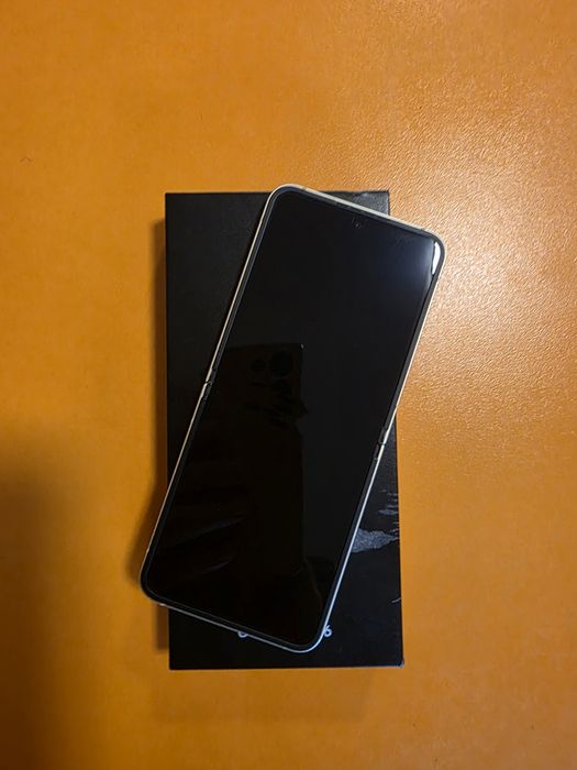 Samsung Flip6 256gb 5G 12gb Crafted Black, stare buna factura garantie